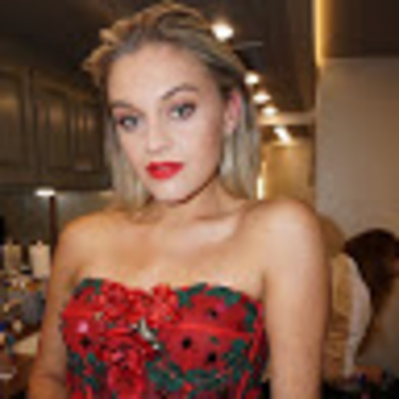 Meet your Posher, Daniela - Picture 1 of 1